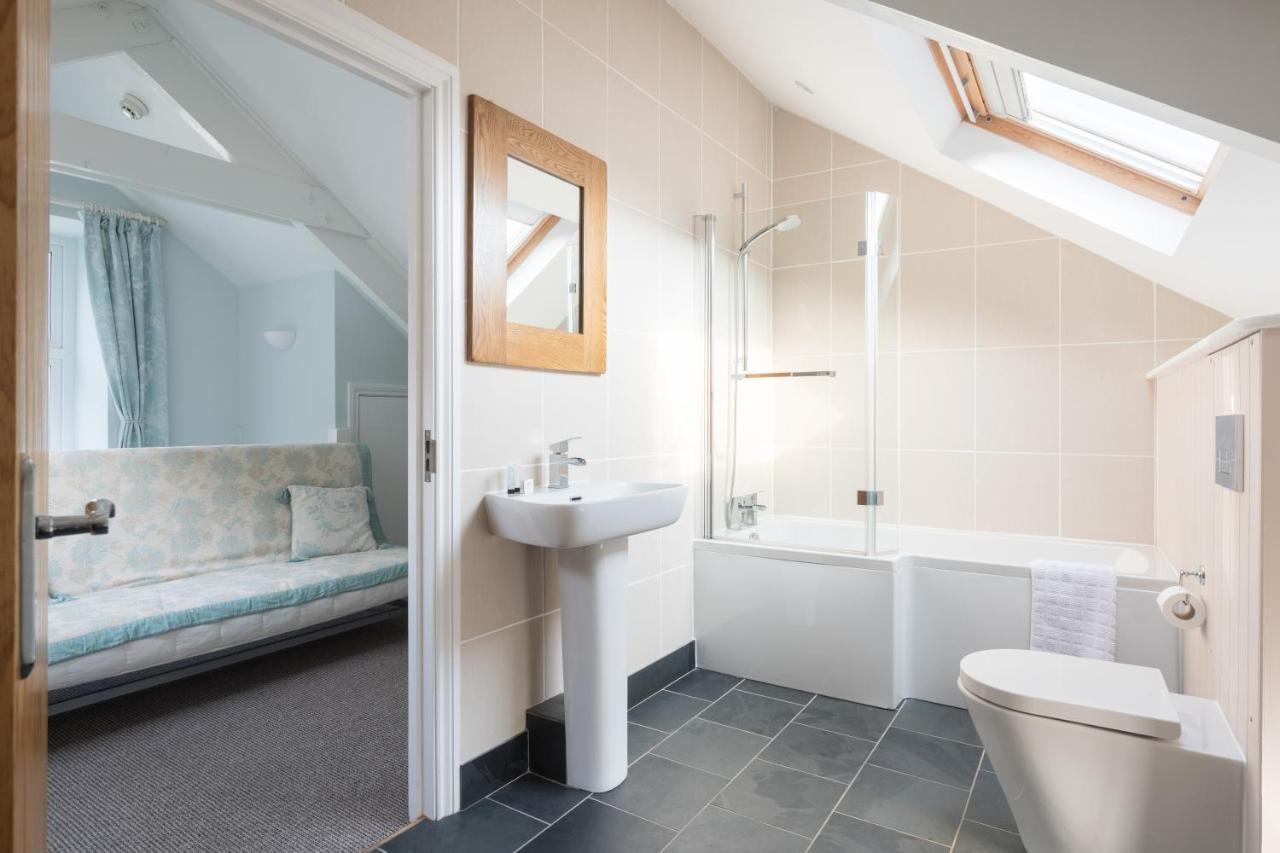 The Cambrian Inn Solva Luaran gambar